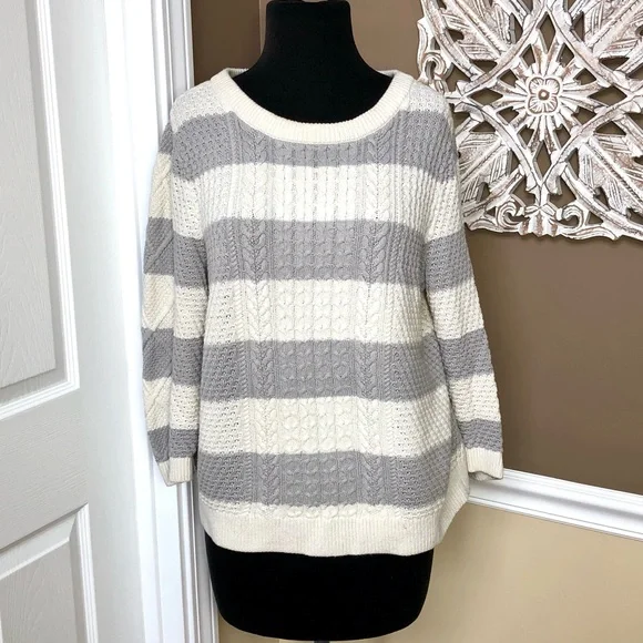 ⭐️ Lands End Gray and White Striped Cable Knit Sweater Size LARGE - Picture 1 of 12